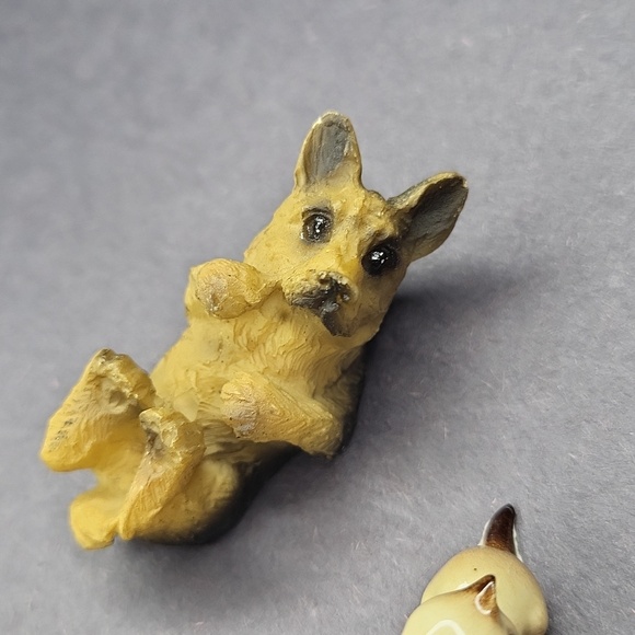 Set of Ceramic Dog Figurines - Picture 4 of 5